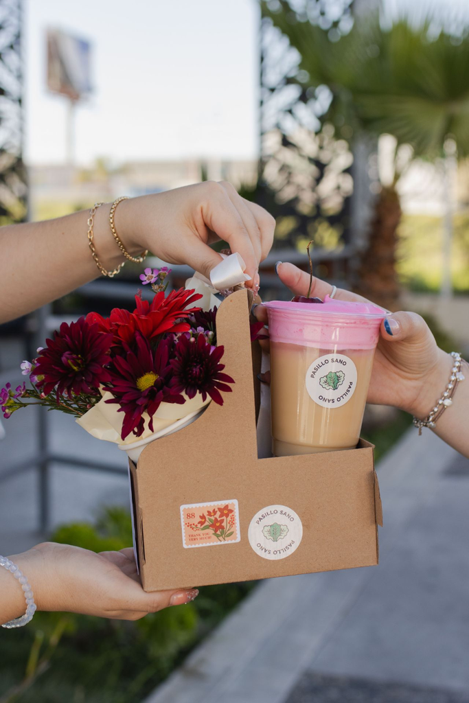 Coffee & Flowers — Pasillo Sano x Capullo